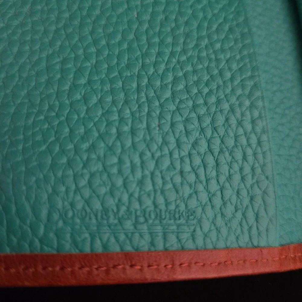 Dooney & Bourke Pebble Grain Leather Continental Clutch Wallet Spearmint NICE